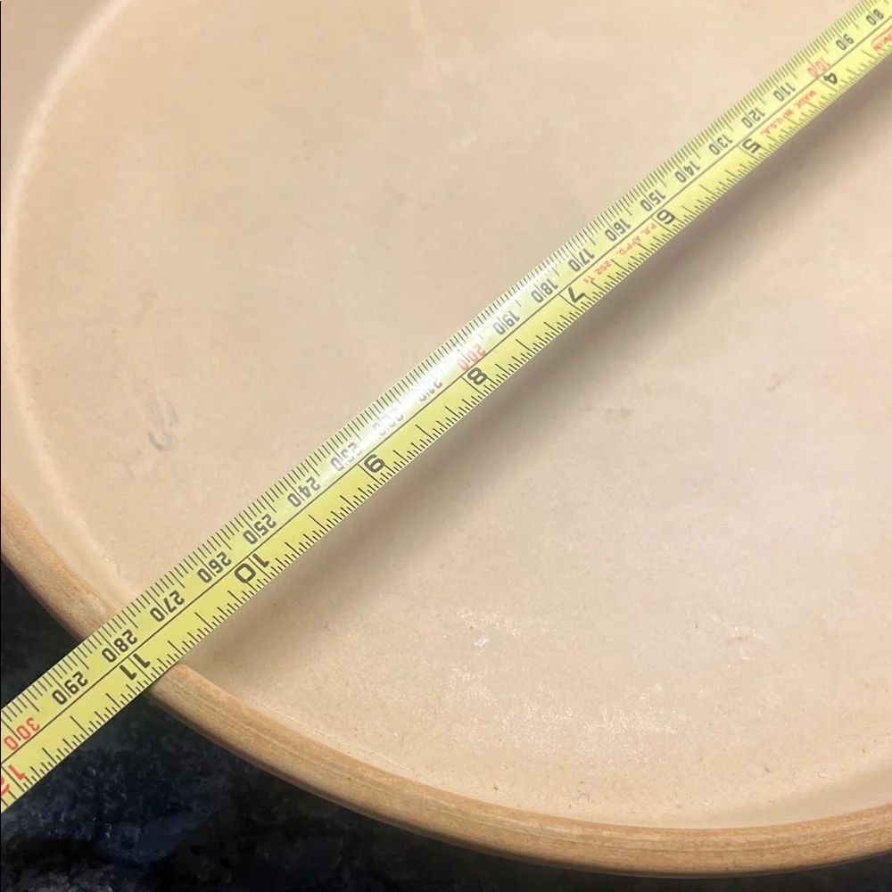 11” Round Stone Baking Dish. Used only a few times. Exc condition